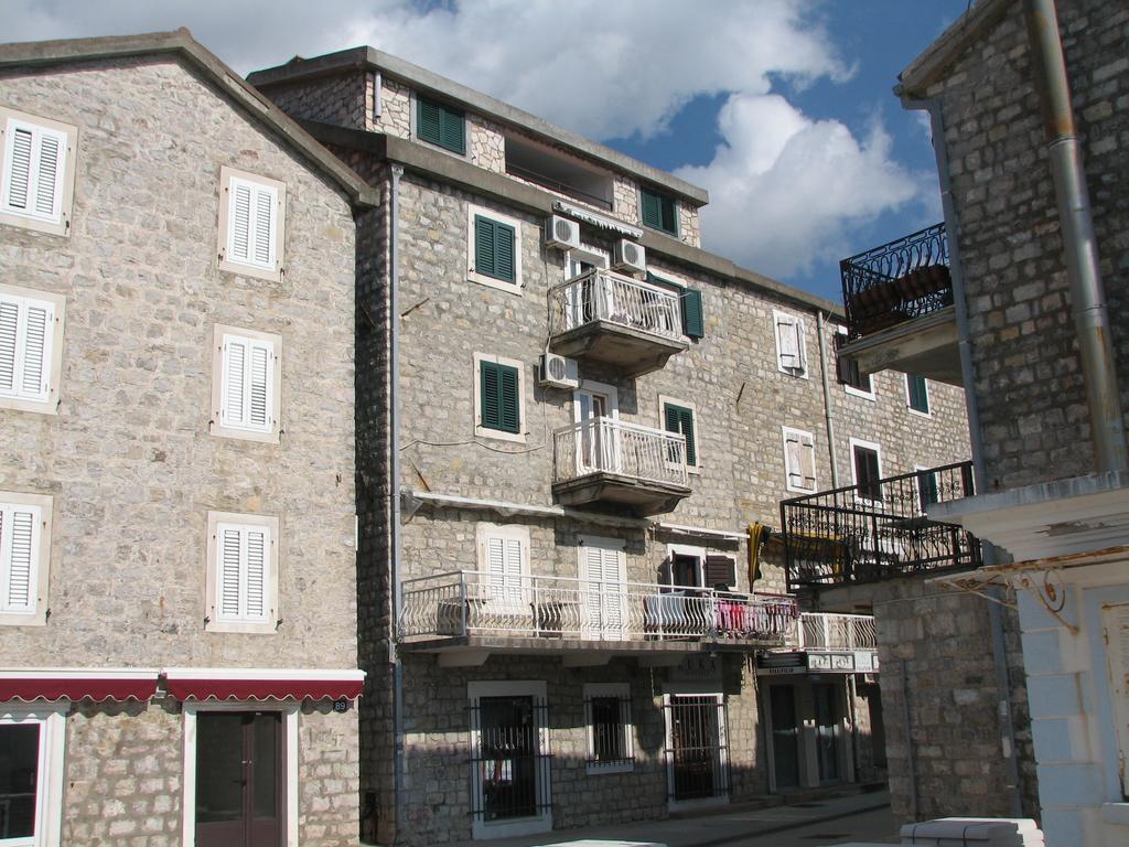 Apartments Teodora Obala Petrovac na moru Exterior foto